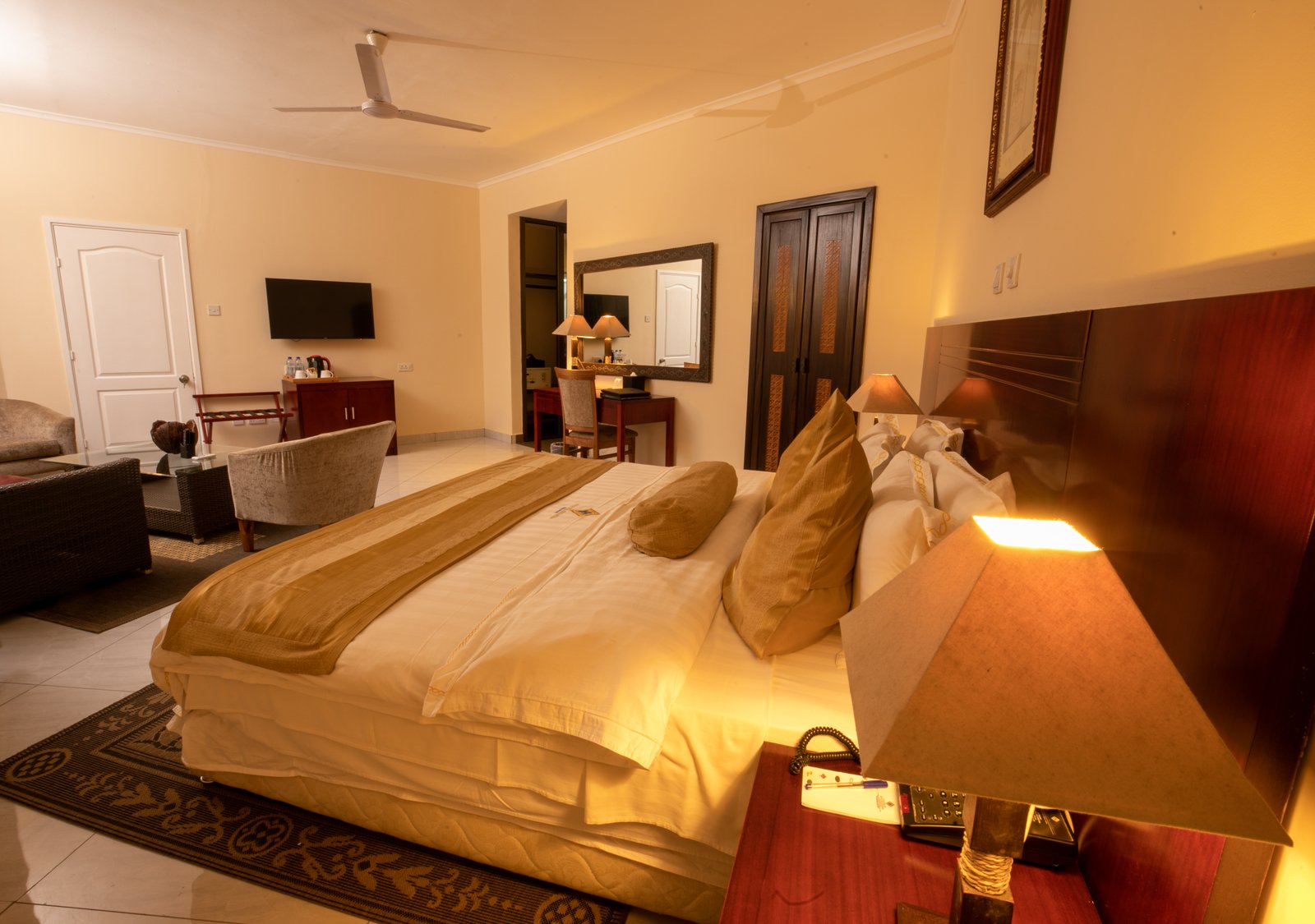 La-Palm Royal Beach Hotel