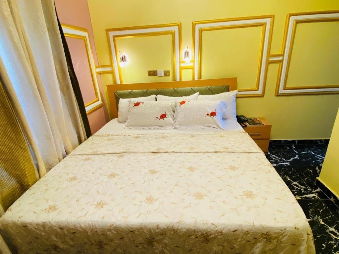 Chilies Hotel