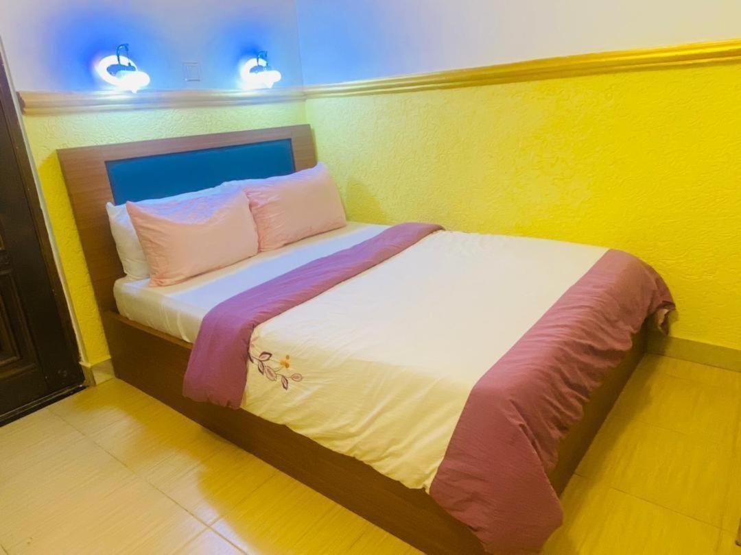 Chilies Hotel