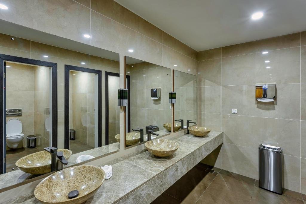 Alisa Hotel Tema