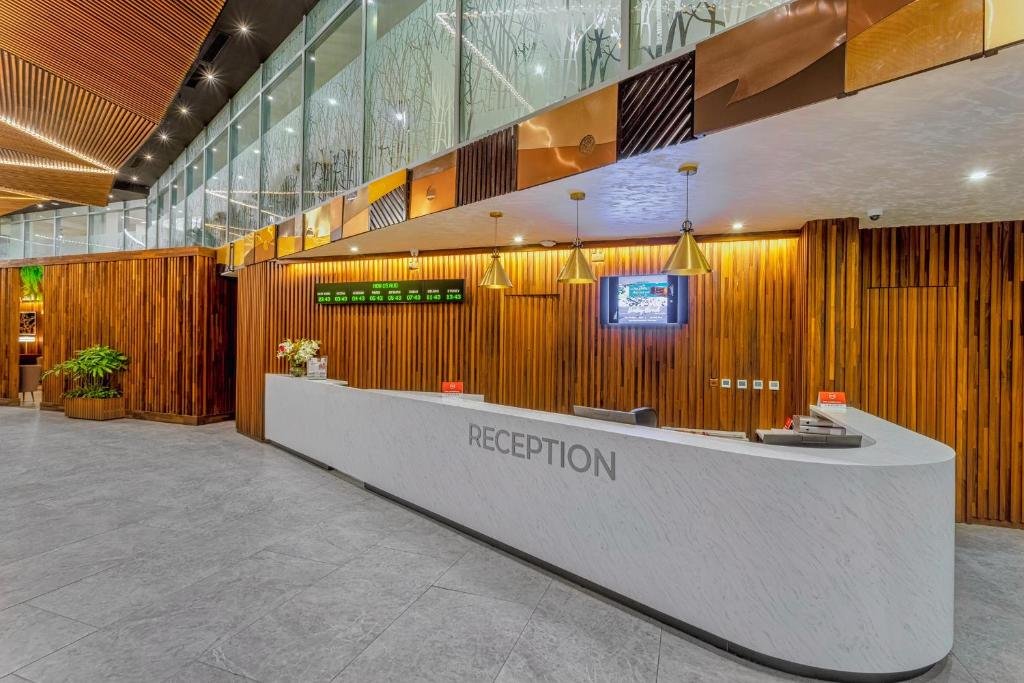 Alisa Hotel Tema