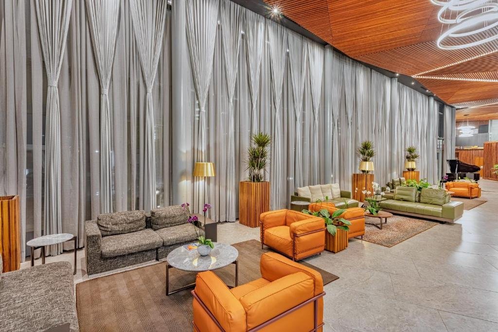 Alisa Hotel Tema